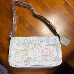 Stone mounter white leather embroidered bag